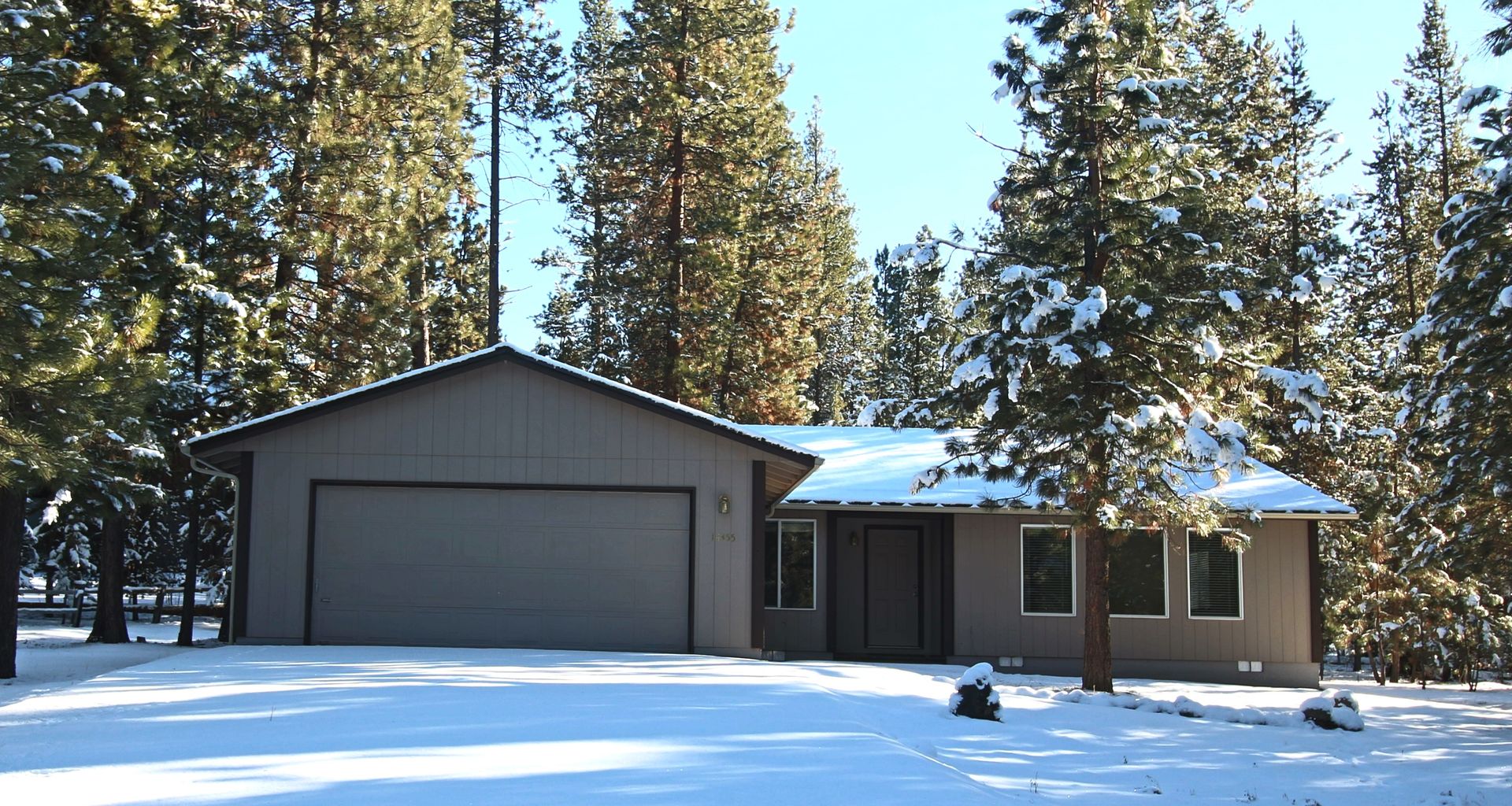 La Pine House: 14355 Brown Trout Way