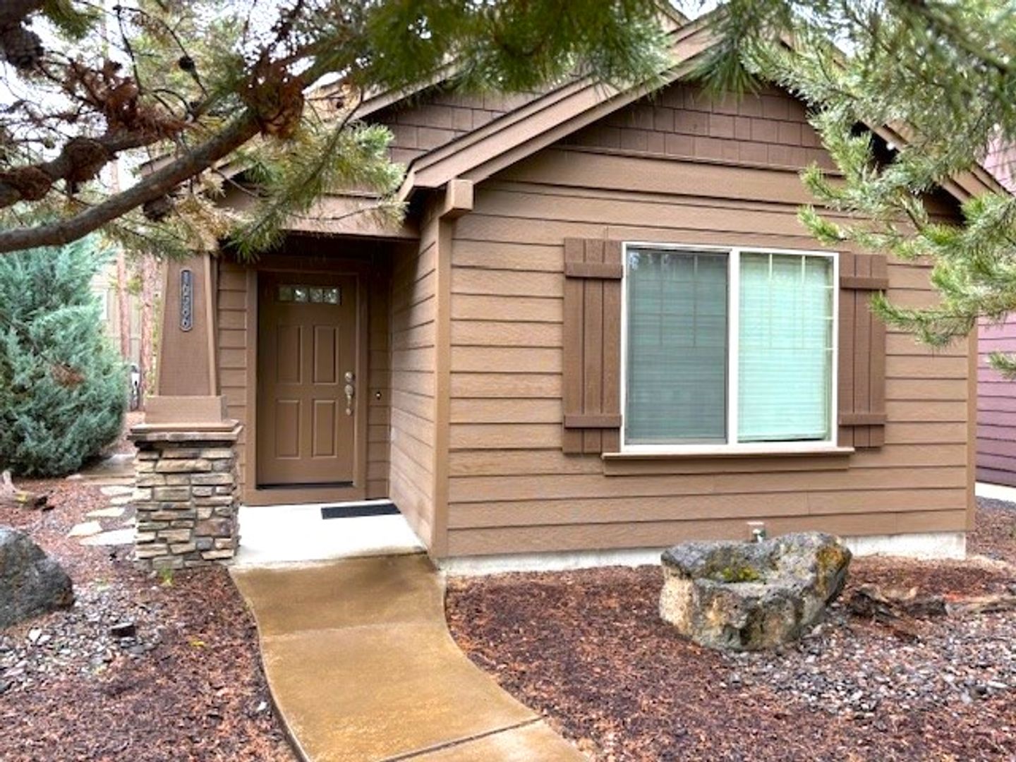La Pine House: 16586 Daisy Place