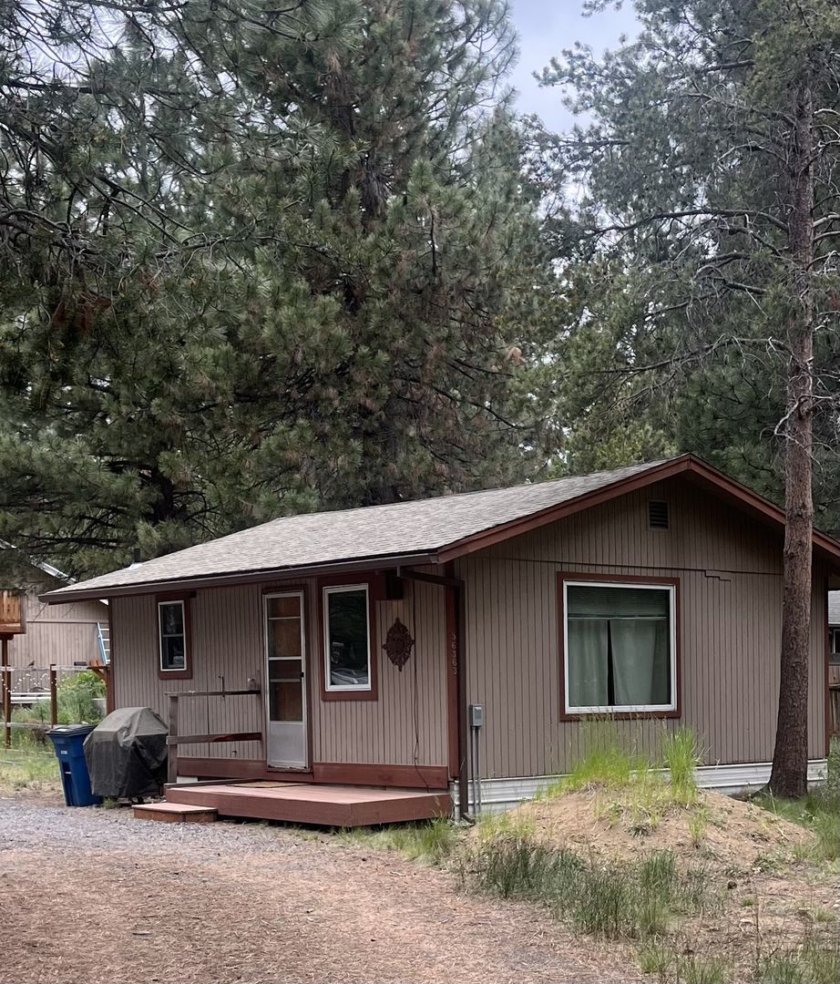 Bend House: 56363 Stellar Drive