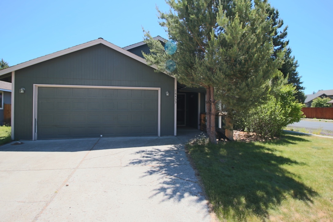 La Pine House: 16453 Heath Drive