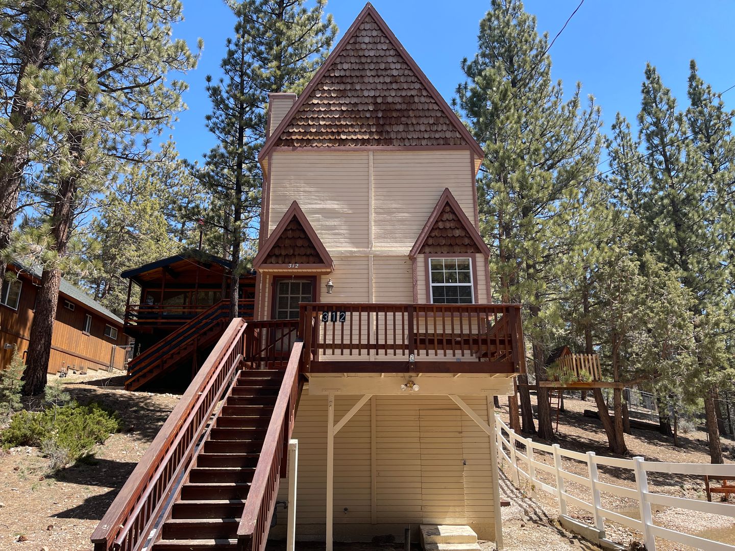 Big Bear City House: 312 Pine View Dr.