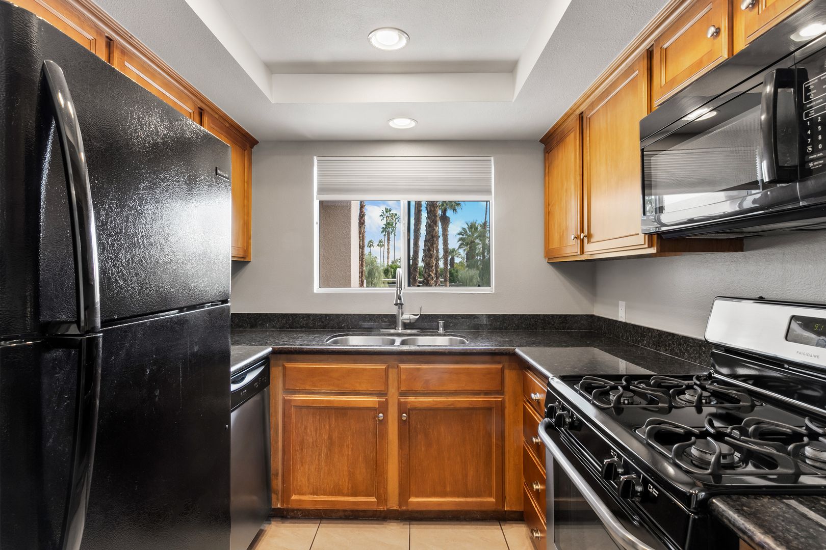 Palm Desert Apartment: 73820 Shadow Mountain Drive