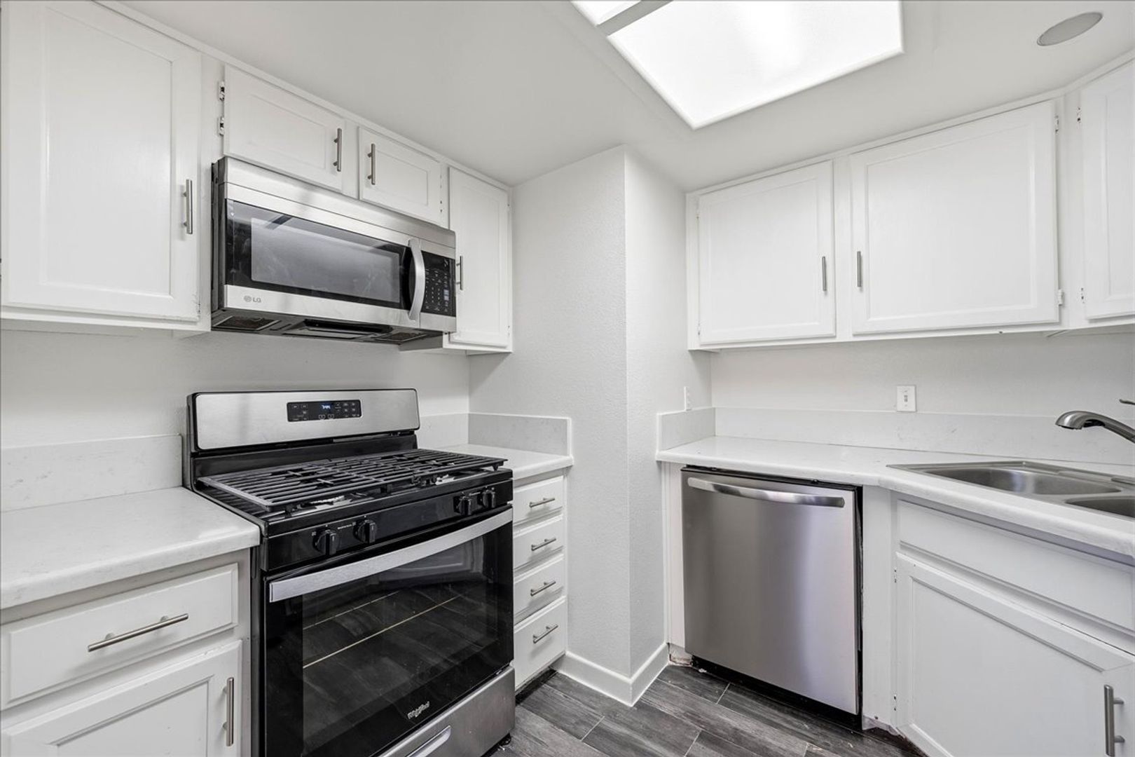 Bermuda Dunes Apartment: 41995 Cambridge Avenue