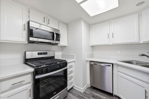1 Bed / 1 Bath Apartment Home with Back Patio and 1-Car Detached Garage!