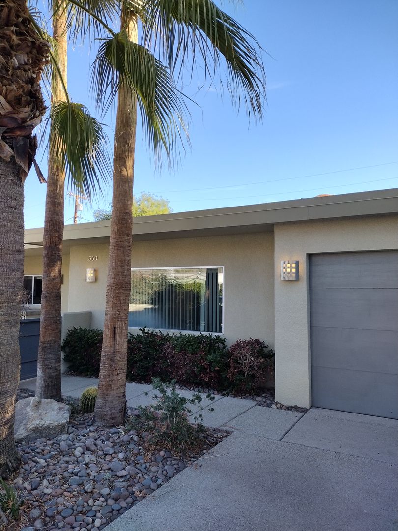 Palm Springs Apartment: 558-560-562 Calle Abronia S