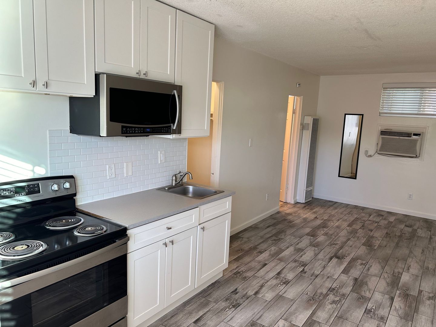 Palm Springs Apartment: 588 E. Mel Avenue
