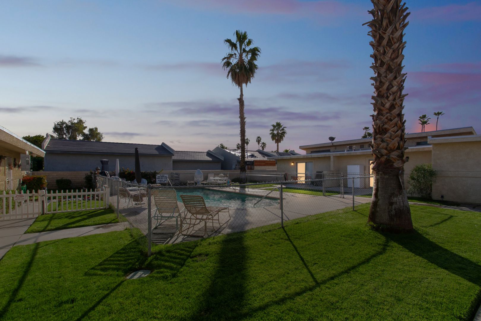 Bermuda Dunes Apartment: 41995 Cambridge Avenue