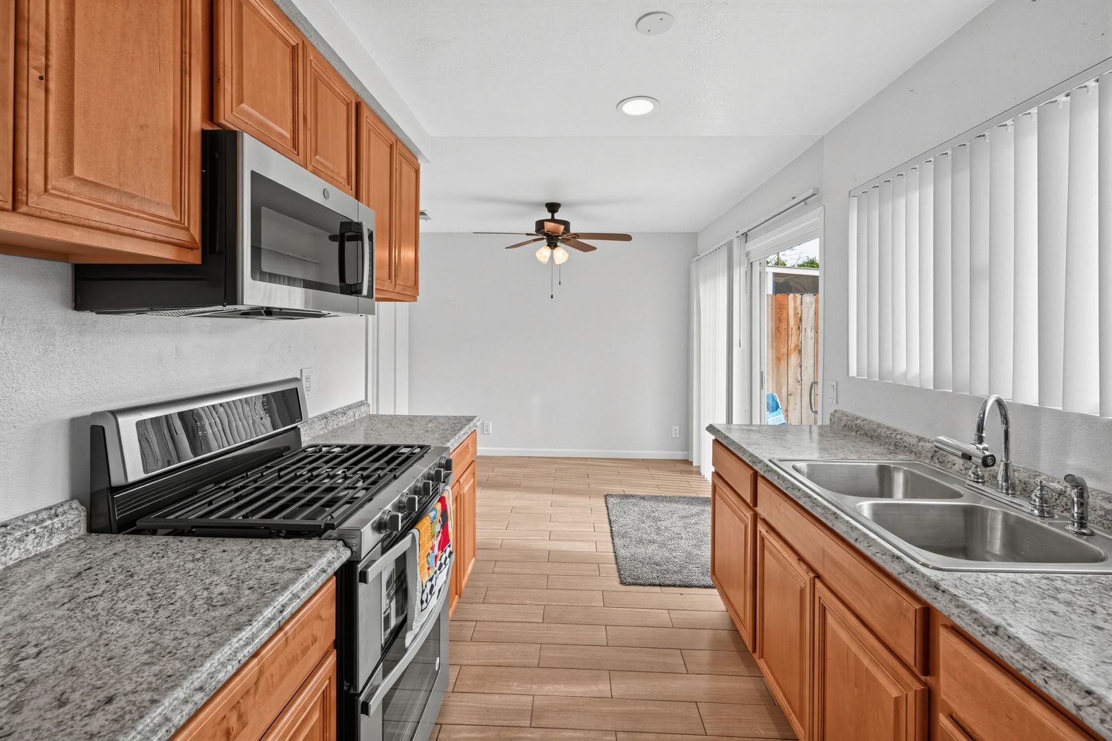 Oceanside Townhome: 3685 Water Way