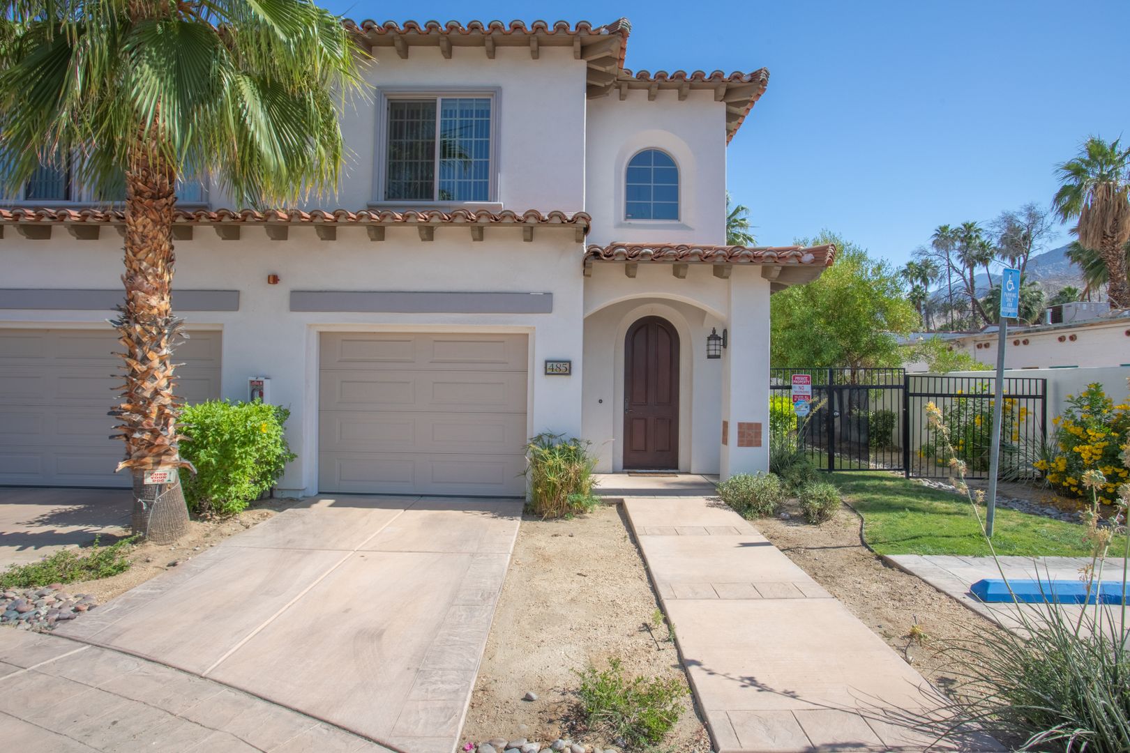 Palm Springs Apartment: 500 Paseo Soleado