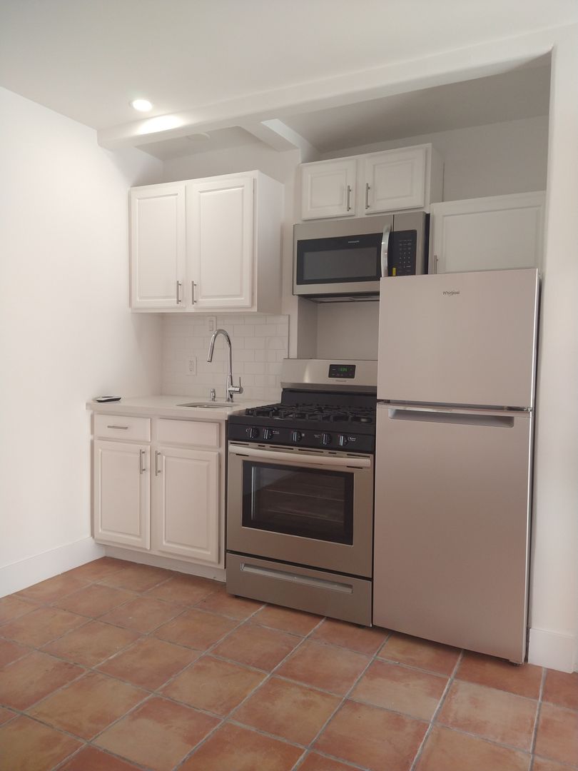 Palm Springs Apartment: 225 W. Vista Chino