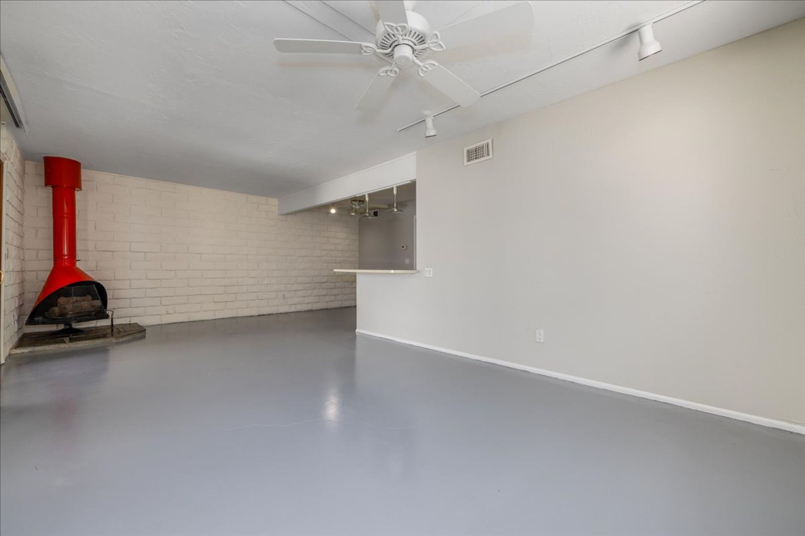 Palm Springs Apartment: 197 W. Vereda Norte