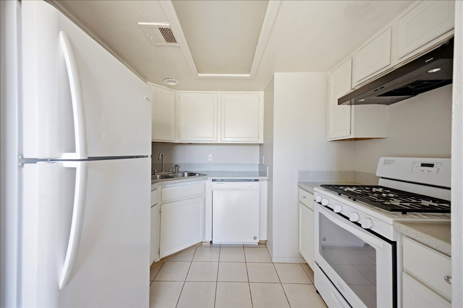 Bermuda Dunes Apartment: 41995 Cambridge Avenue