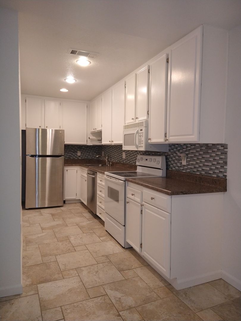 Palm Springs House: 701 N. Los Felices Circle #112