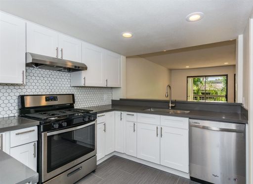 2 Bed / 2 Bath Upstairs Condo at Riviera Gardens! – photo 1