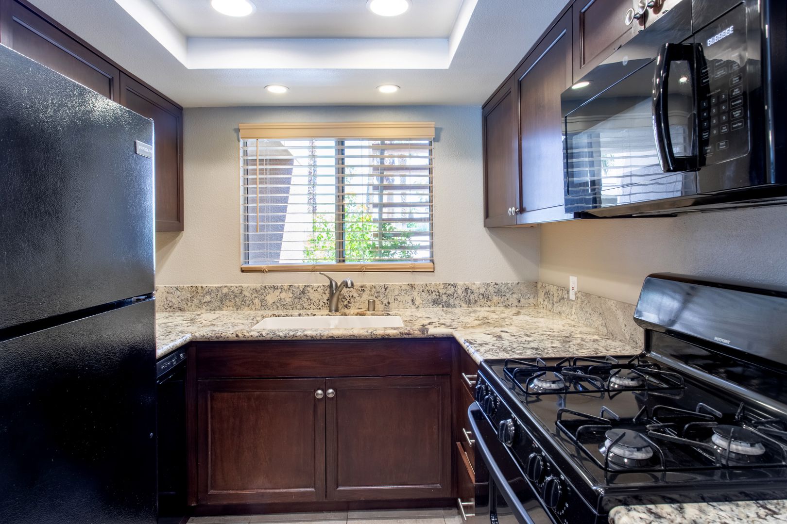 Palm Desert Apartment: 73820 Shadow Mountain Drive