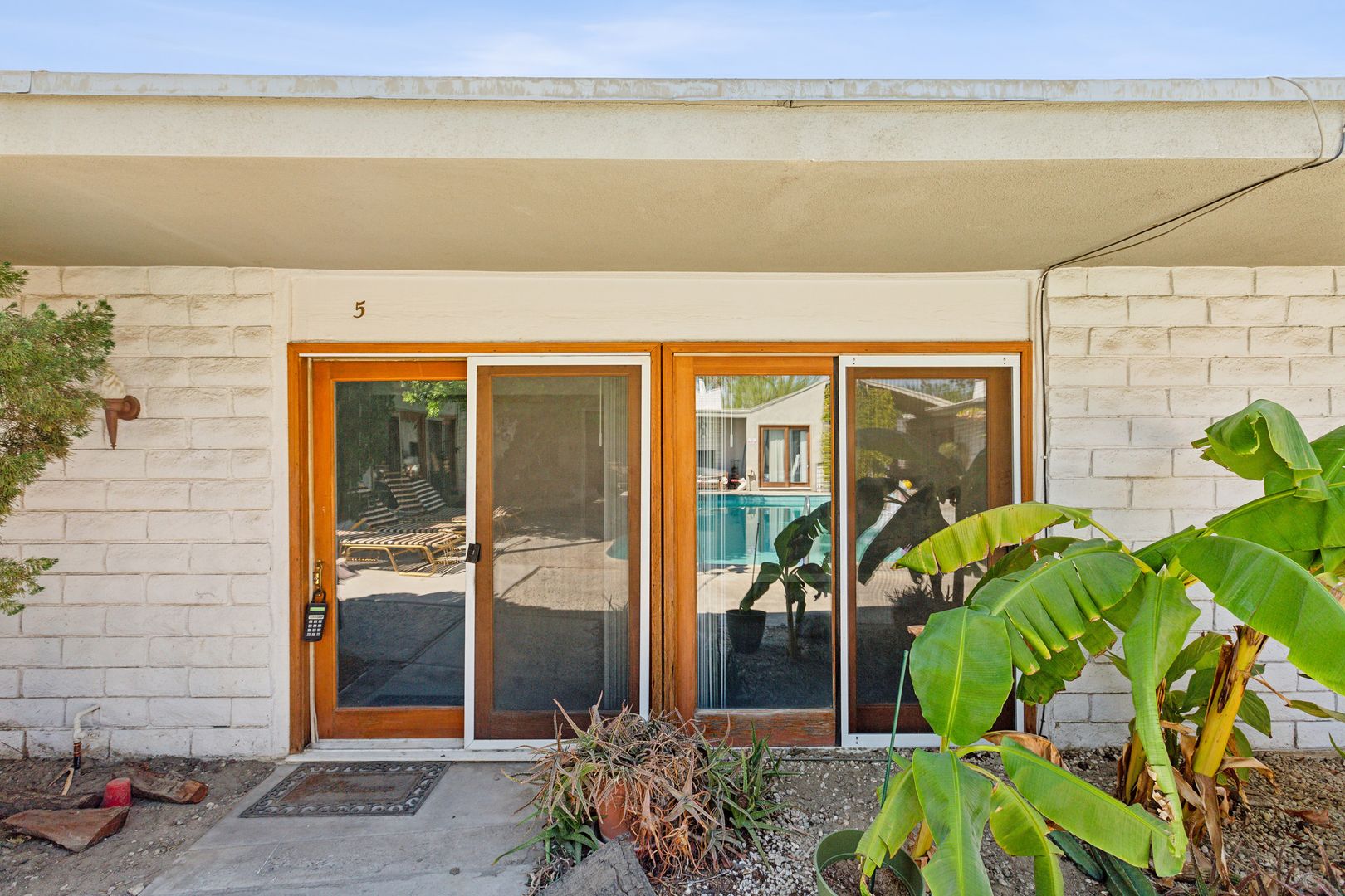 Palm Springs Apartment: 197 W. Vereda Norte