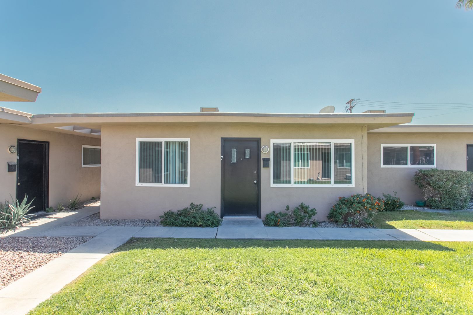 Palm Desert Apartment: 74460 Alessandro Drive