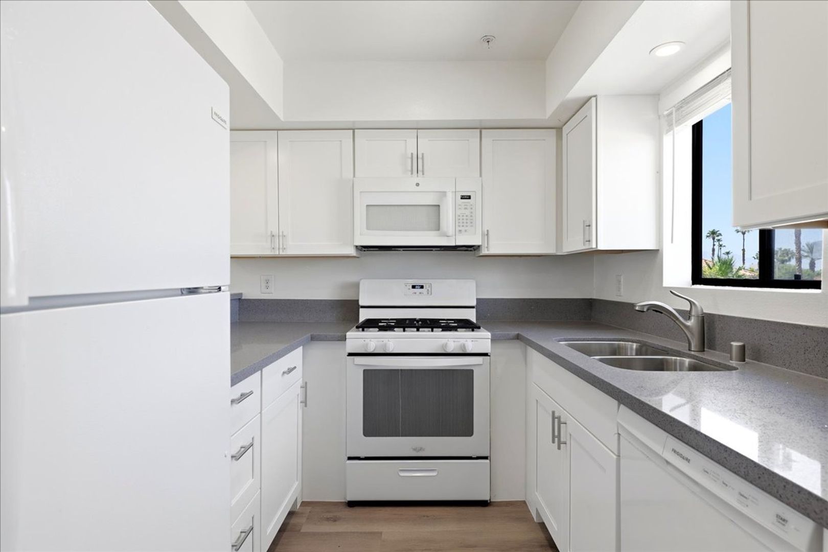 Palm Desert Apartment: 44441 San Rafael Avenue