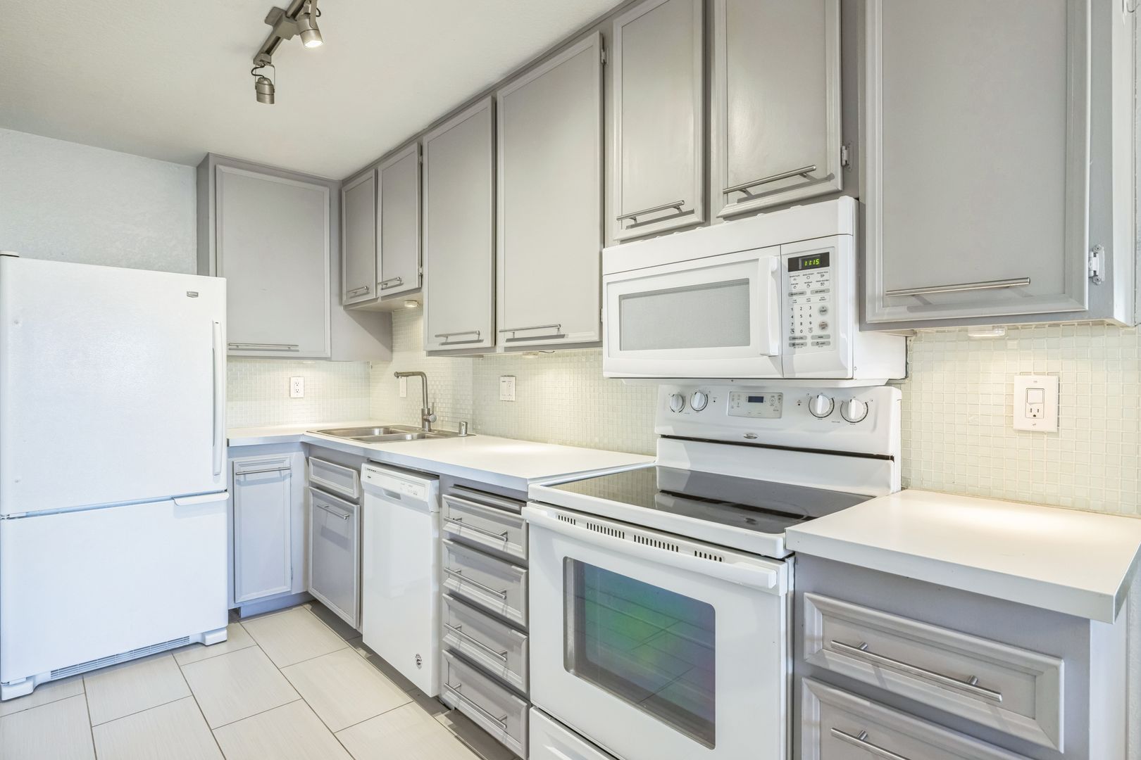 Palm Springs Condo: 701 N. Los Felices Circle W. #L216