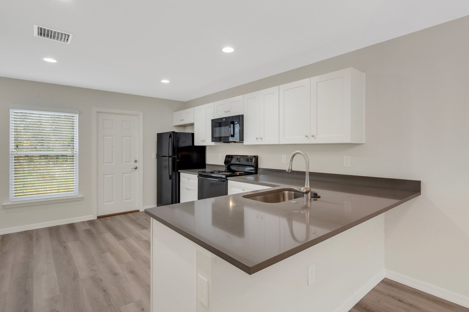 Auburndale Multiplex: Ariana Blvd