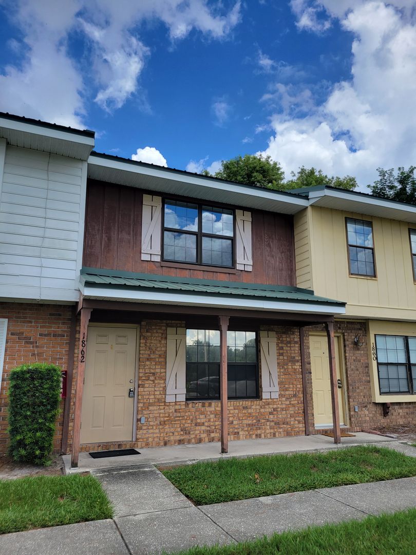 Winter Haven House: 1862 Ave Q SW