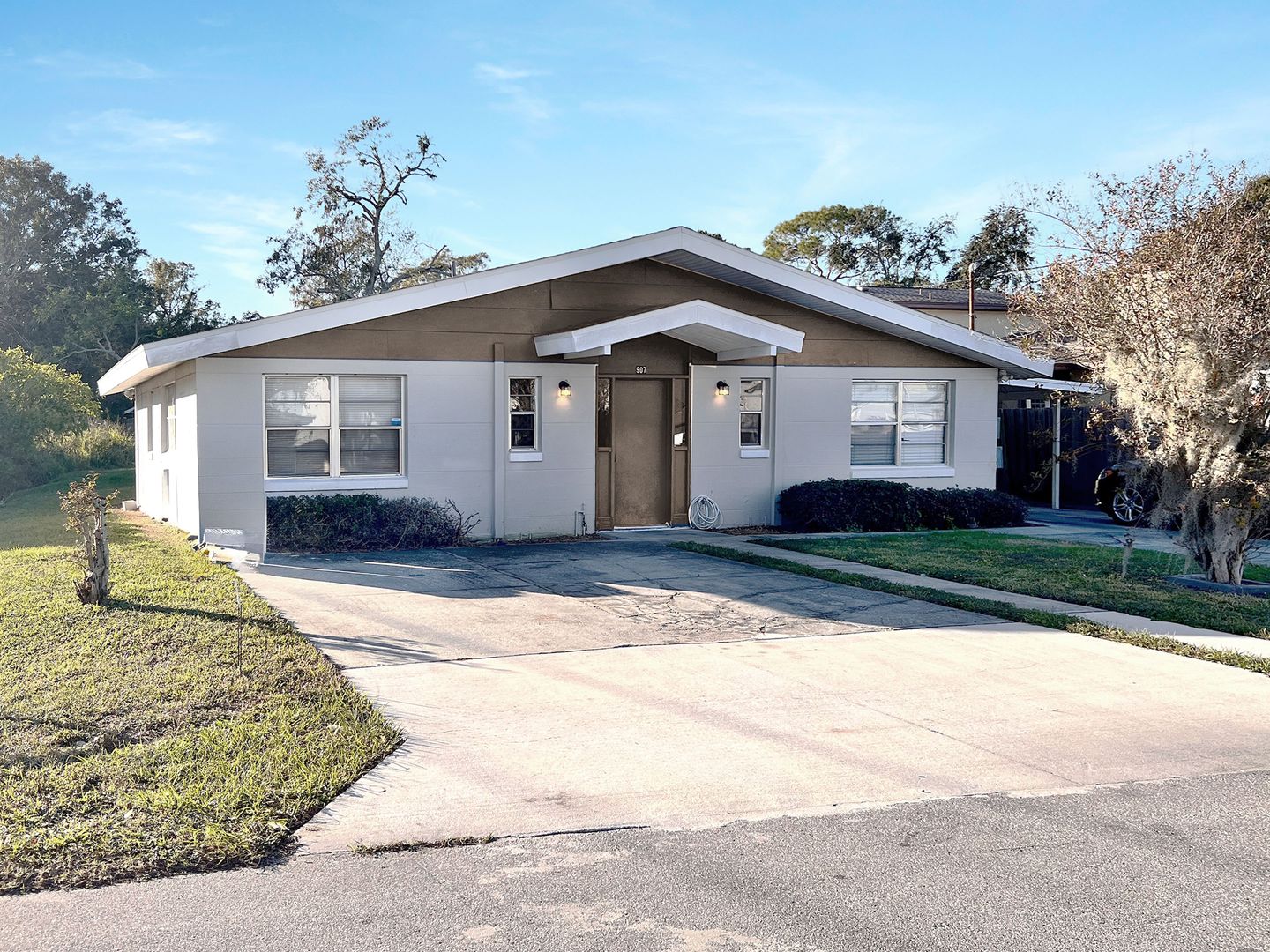 Winter Haven Apartment: 907 Lake Jessie Drive