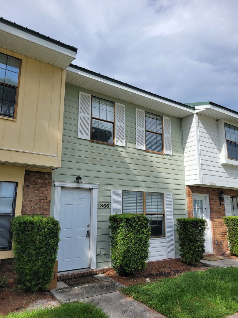 Winter Haven House: 1866 Ave Q SW