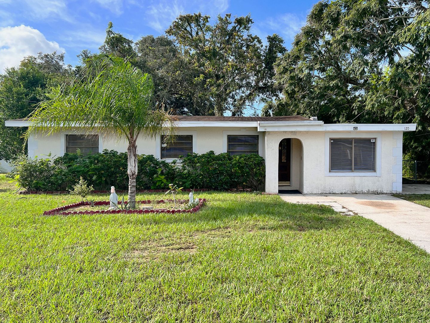 Winter Haven House: 120 3rd JPV Street
