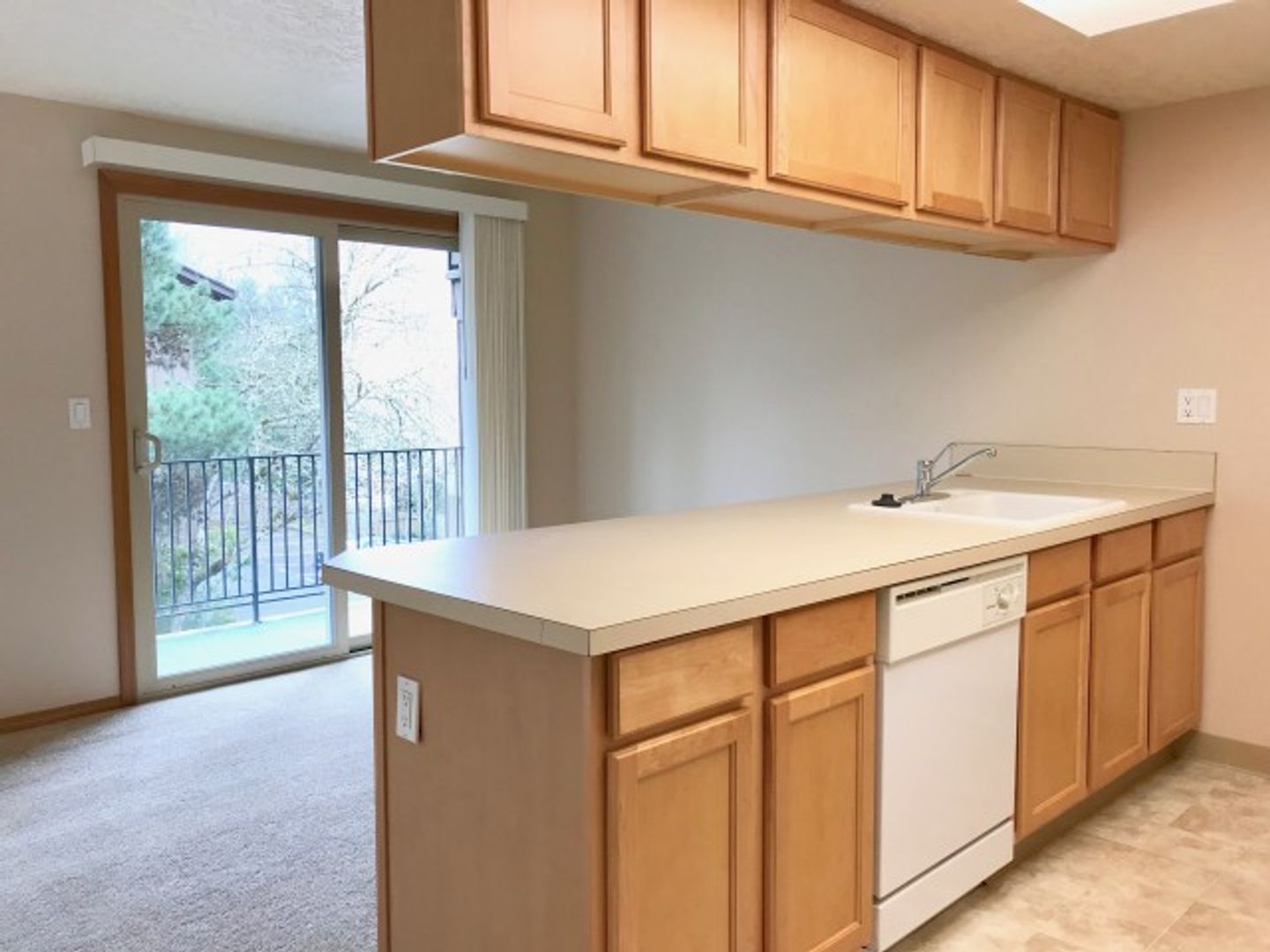 Portland Apartment: 1908 SW Roxbury Avenue