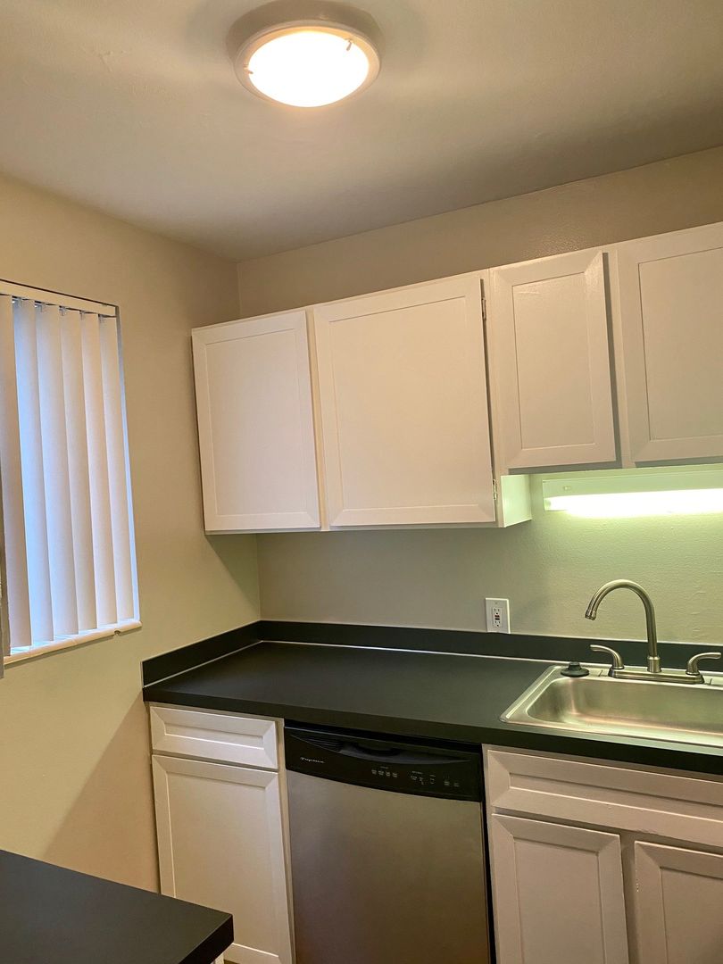 562-2020 Building 5 of 10
