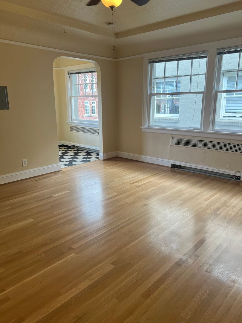 Portland Apartment: 2030 NW Flanders