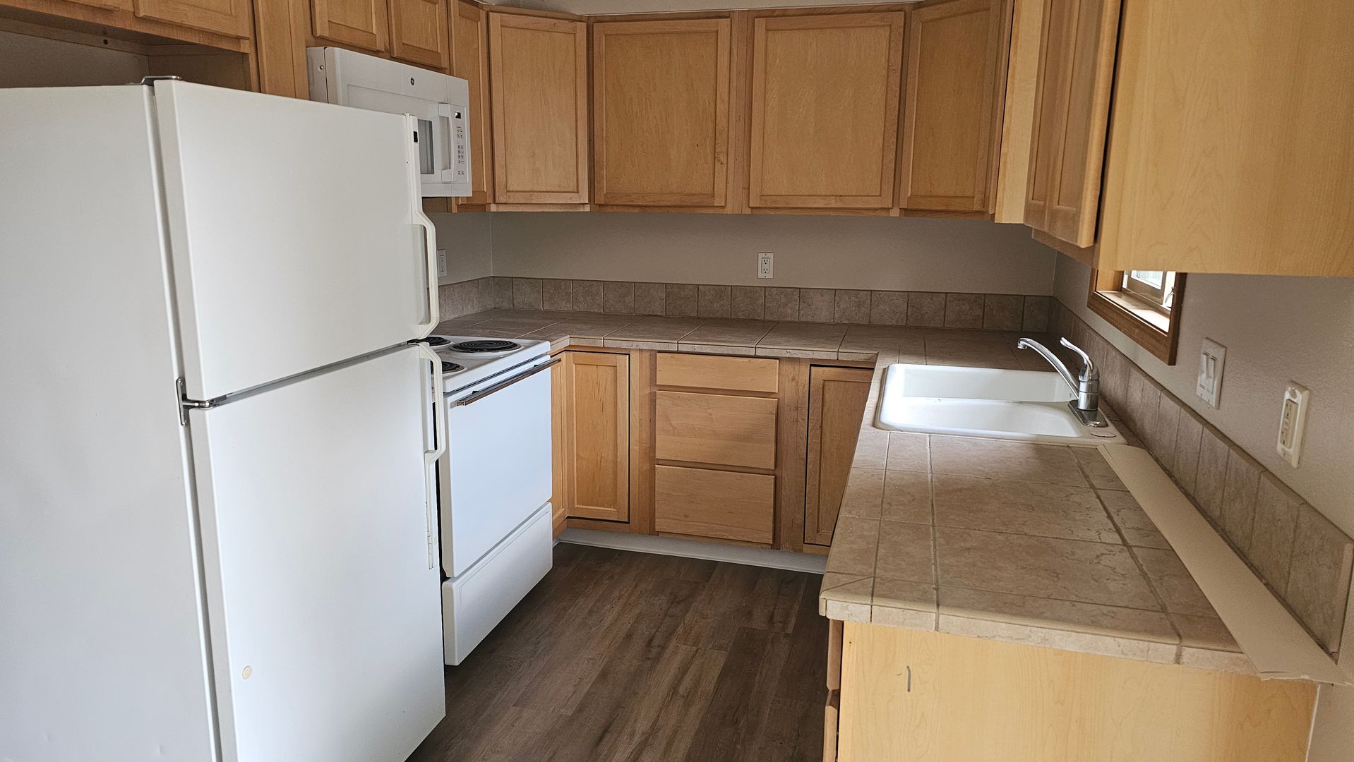 Portland Apartment: 1908 SW Roxbury Avenue