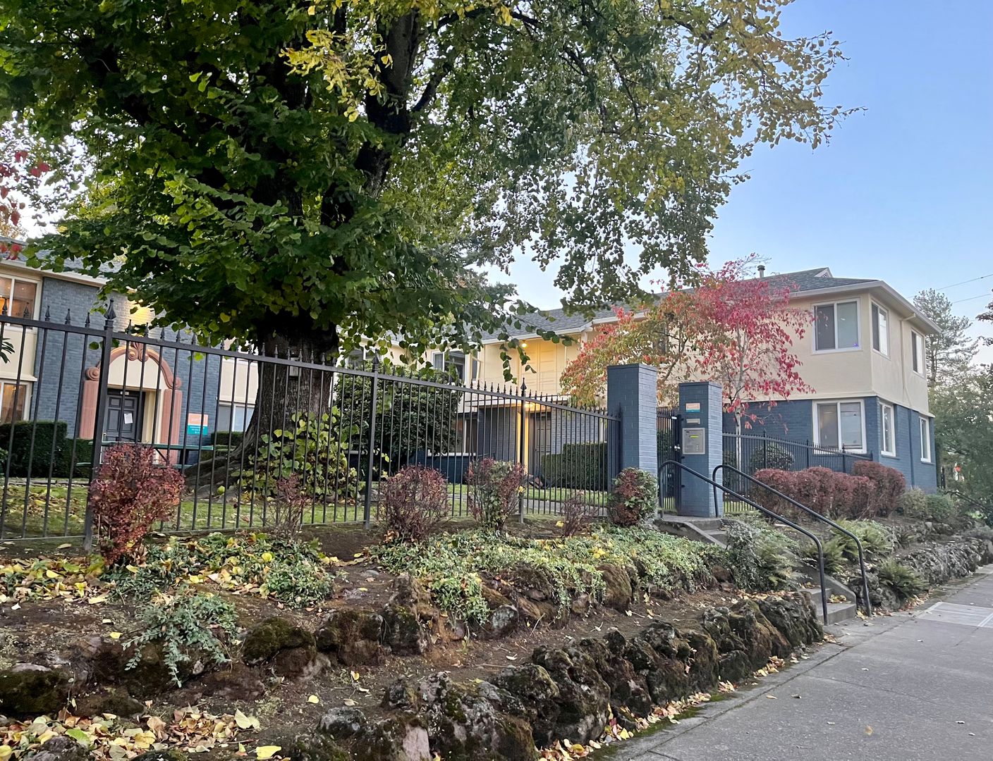 Portland Apartment: 5740 SE Milwaukie Avenue and 5741-5745 SE 17th Avenue