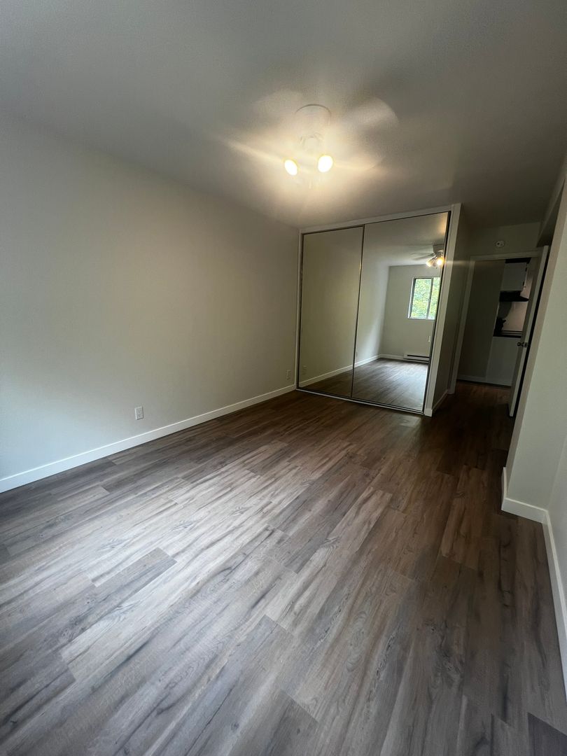562-2020 Building 4 of 11