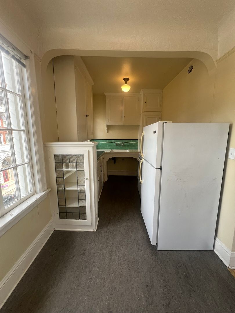 Portland Apartment: 2030 NW Flanders