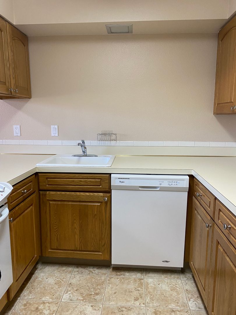 Beaverton Apartment: 11835 SW Ridgecrest Drive