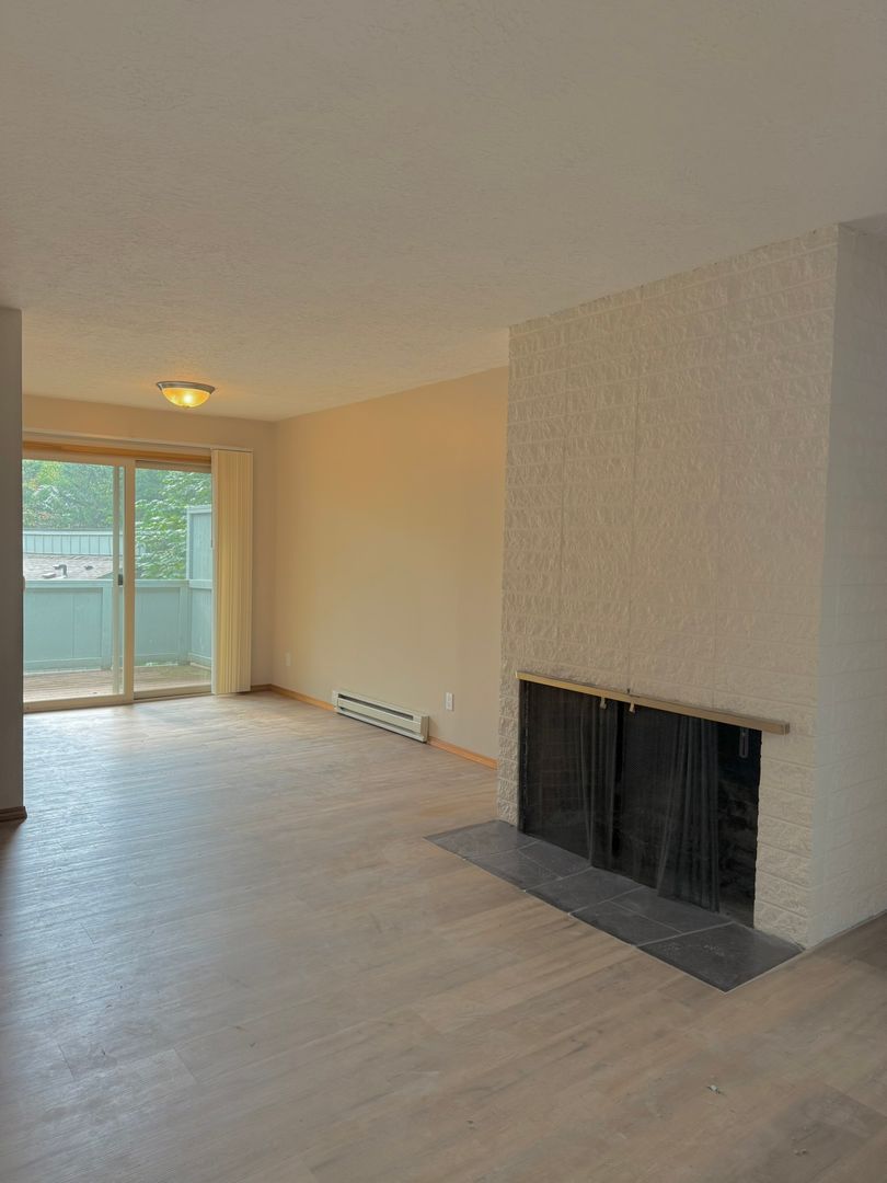 Portland Apartment: 1908 SW Roxbury Avenue