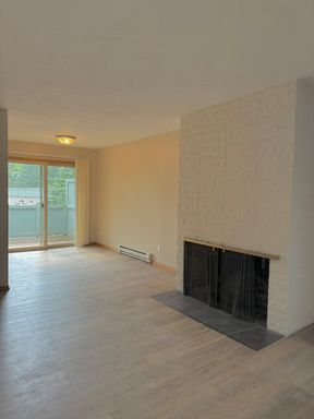 2 Bedroom/1 Bath Duplex with Garage – photo 1