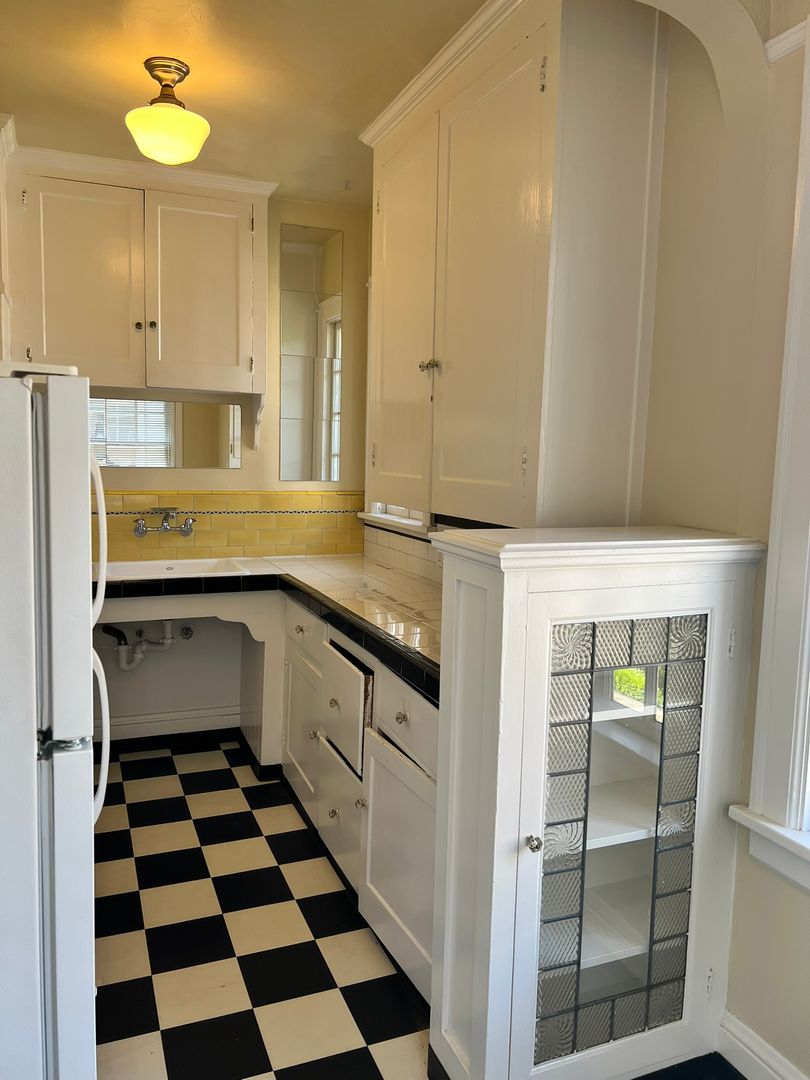 Portland Apartment: 2030 NW Flanders