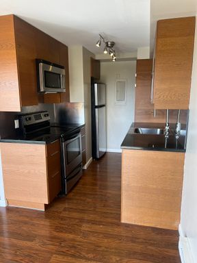 Top Floor, Large Balcony, Stunning Views! – photo 1