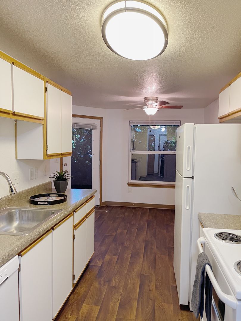 15370 SW Bangy Rd, 9, Lake Oswego, OR 97035