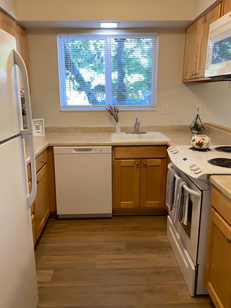 Beaverton Apartment: 11835 SW Ridgecrest Drive