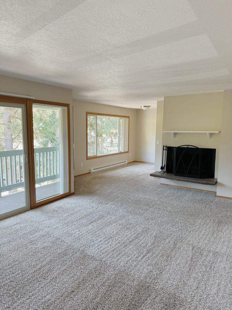 Portland Apartment: 1908 SW Roxbury Avenue