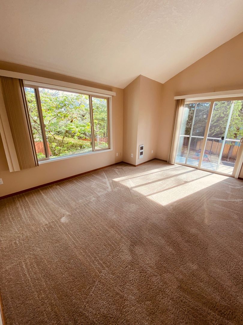 Portland Apartment: 7059-7061 SW Garden Home Road