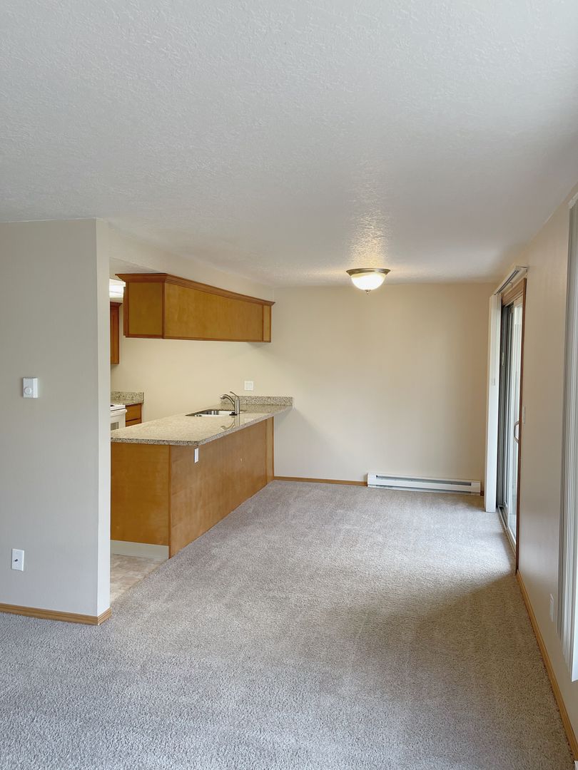 Portland Apartment: 1908 SW Roxbury Avenue