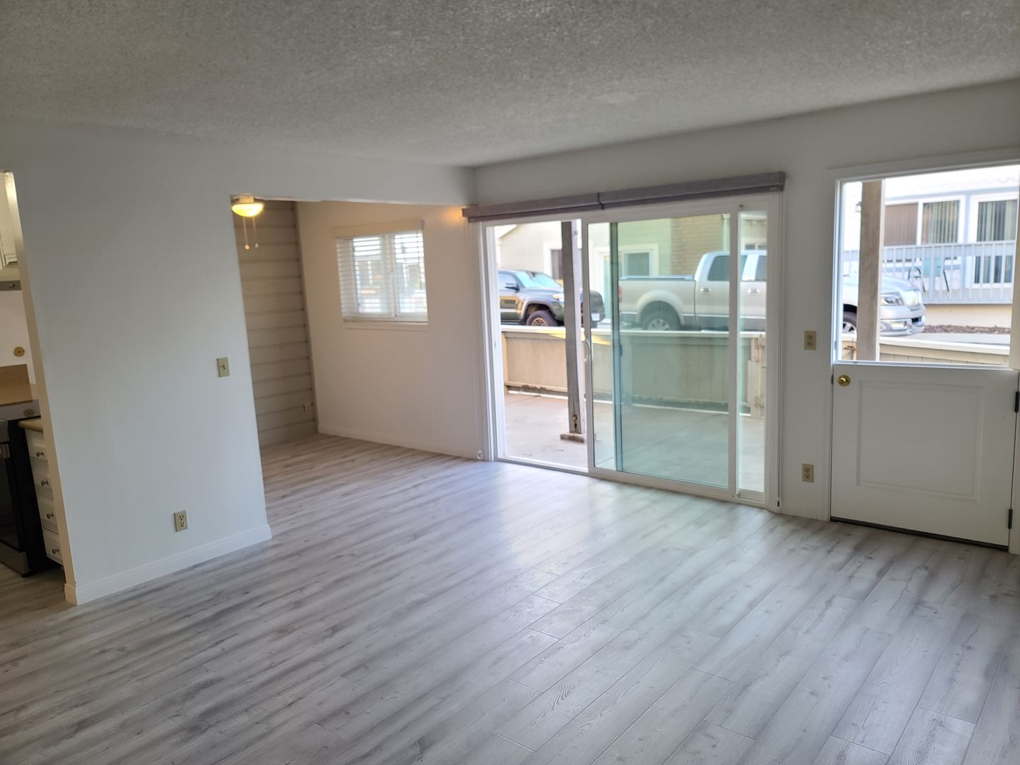 Newport Beach Apartment: 210 Lugonia Street