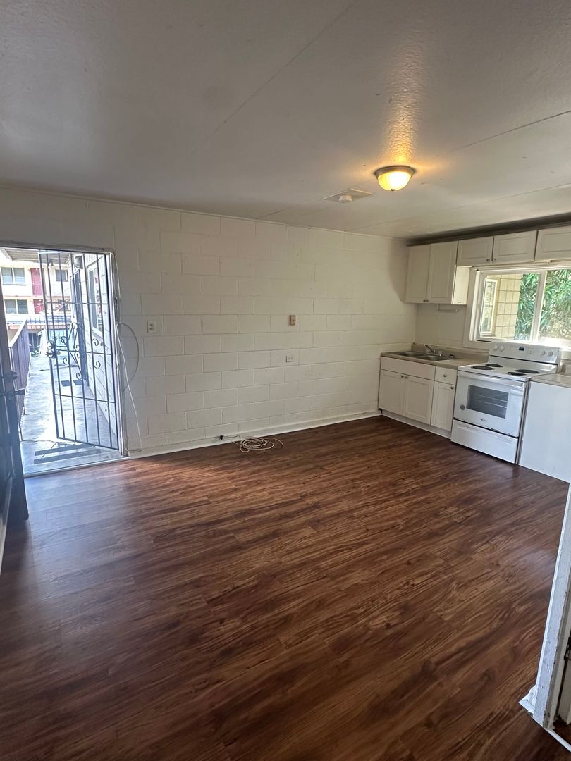 Wahiawa Apartment: 302 Ohai Place