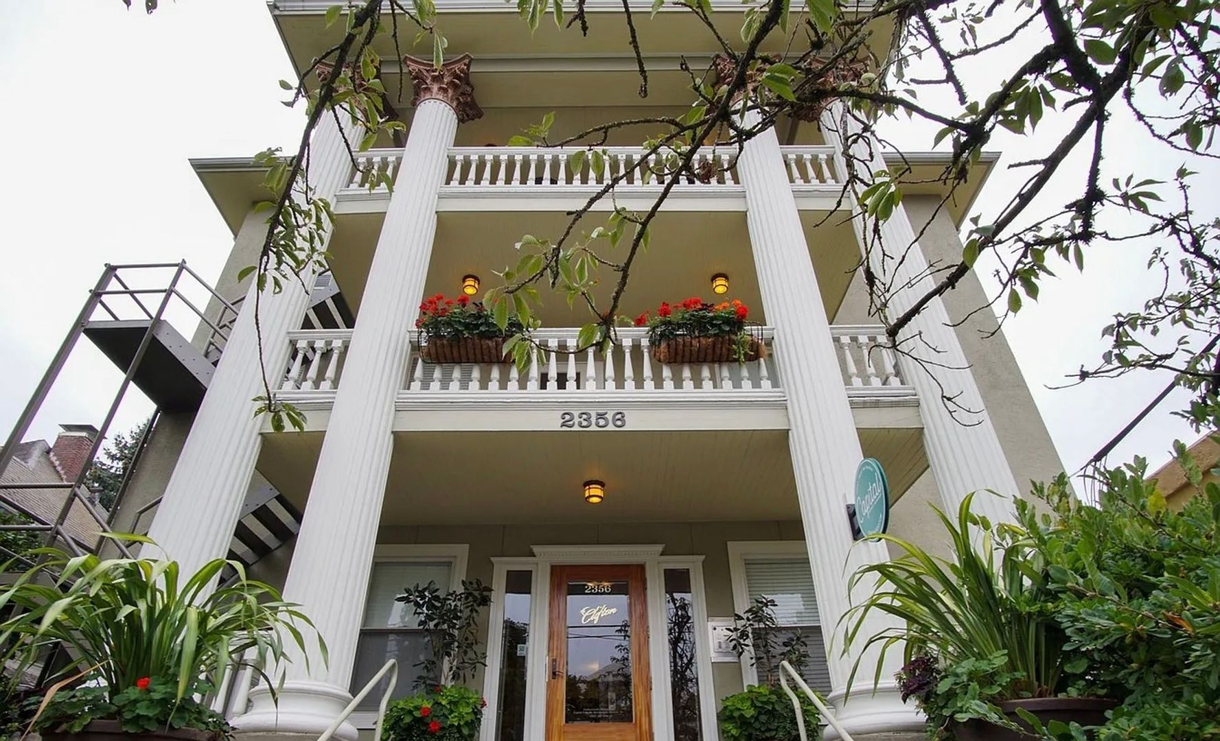 Portland Apartment: 2356 NW Irving St