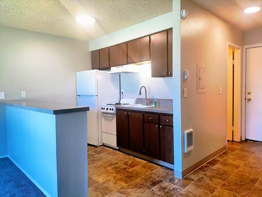Available now 2nd floor cute and cozy studio in SE Portland!! – photo 1
