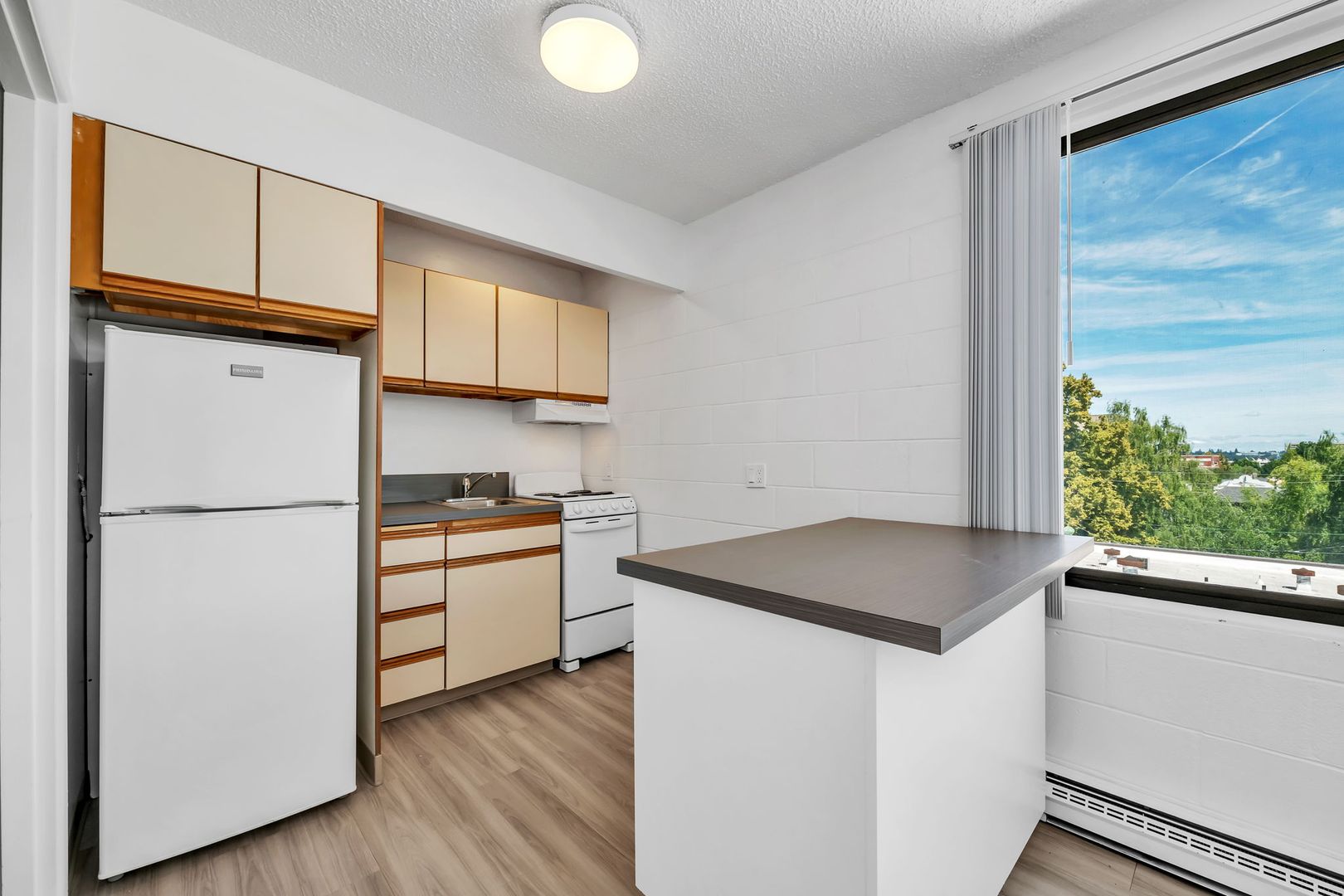 Portland Apartment: 2065 NW Flanders St